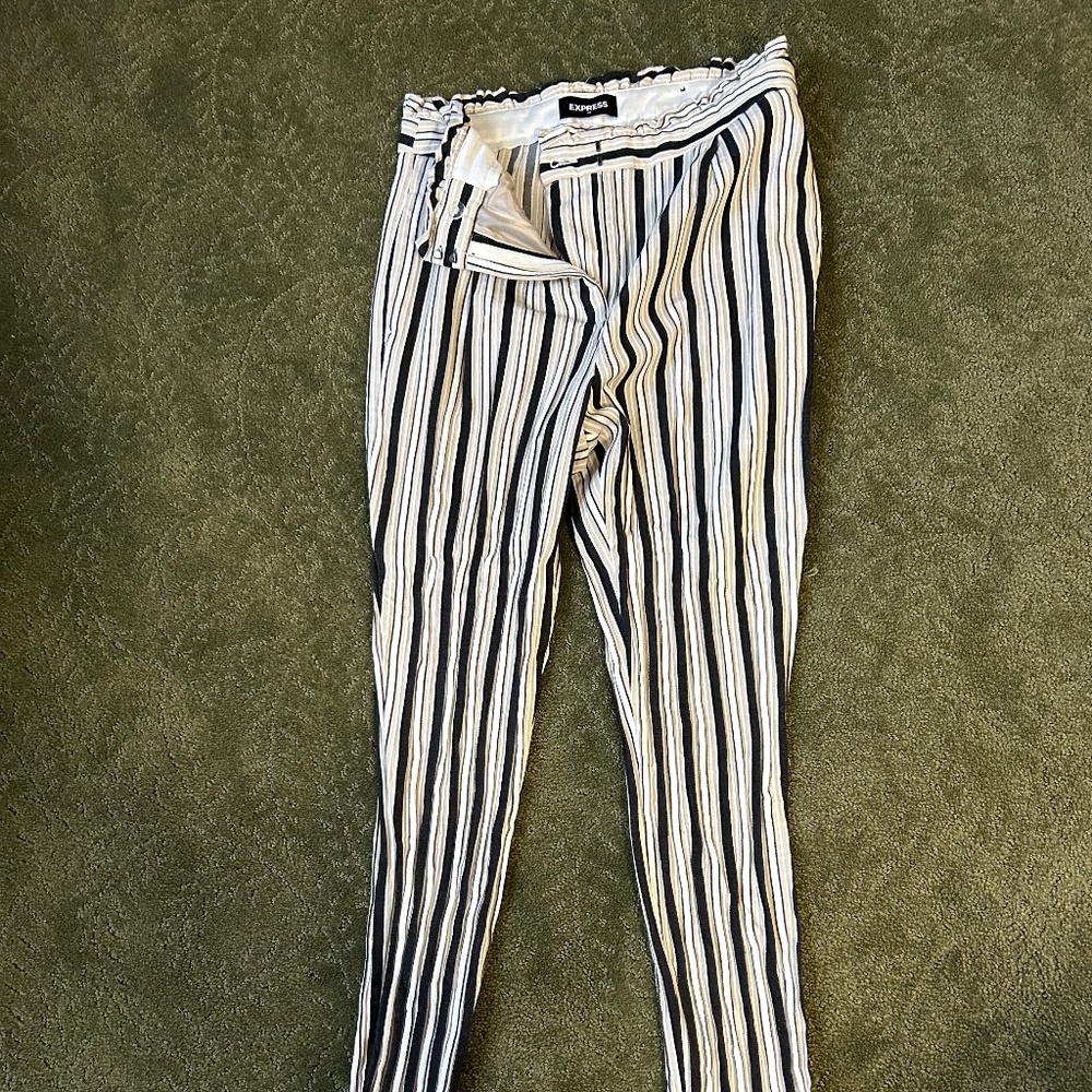 Express women’s ankle pants